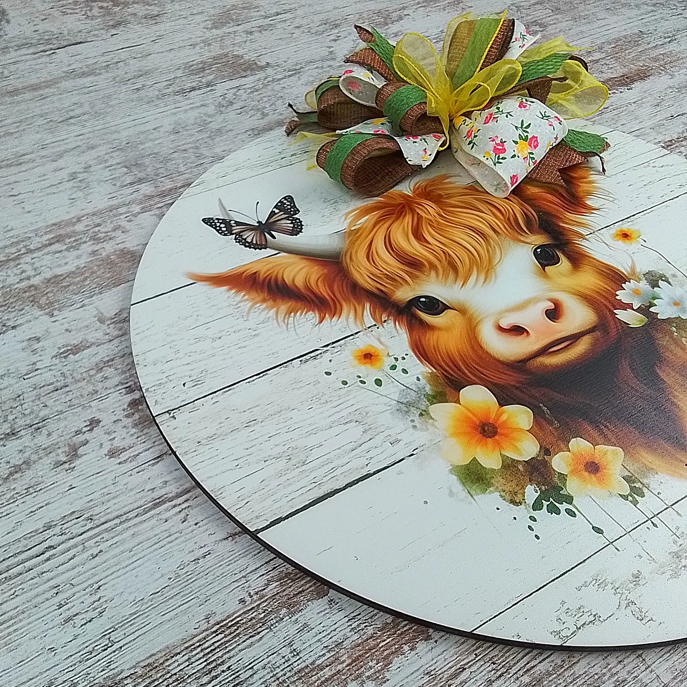 Highland Cow Door Hanger - Farmhouse Style Decor - Indoor Outdoor Wall Hanging