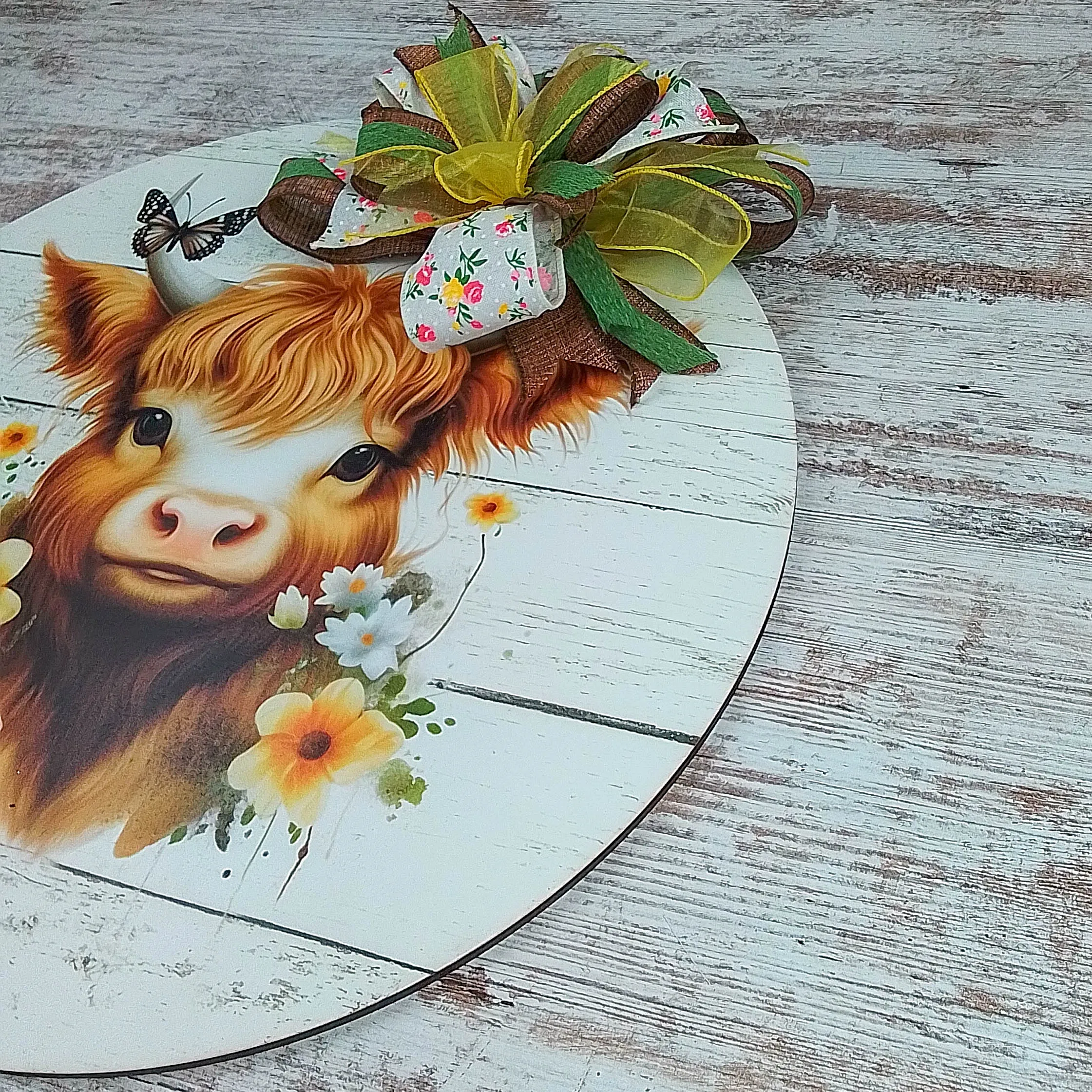 Highland Cow Door Hanger - Farmhouse Style Decor - Indoor Outdoor Wall Hanging